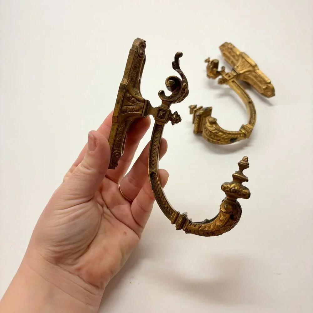 Pair Of Antique ornate Victorian gold bronze curtain rod holder tiebacks - Picture 3 of 4